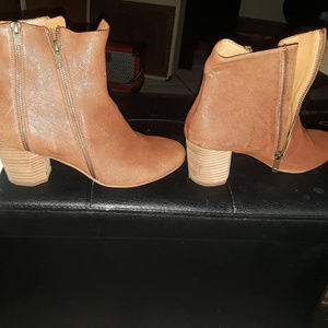 SIZE 10W WOMANS STYLISH HIGH HEELED BOOTS